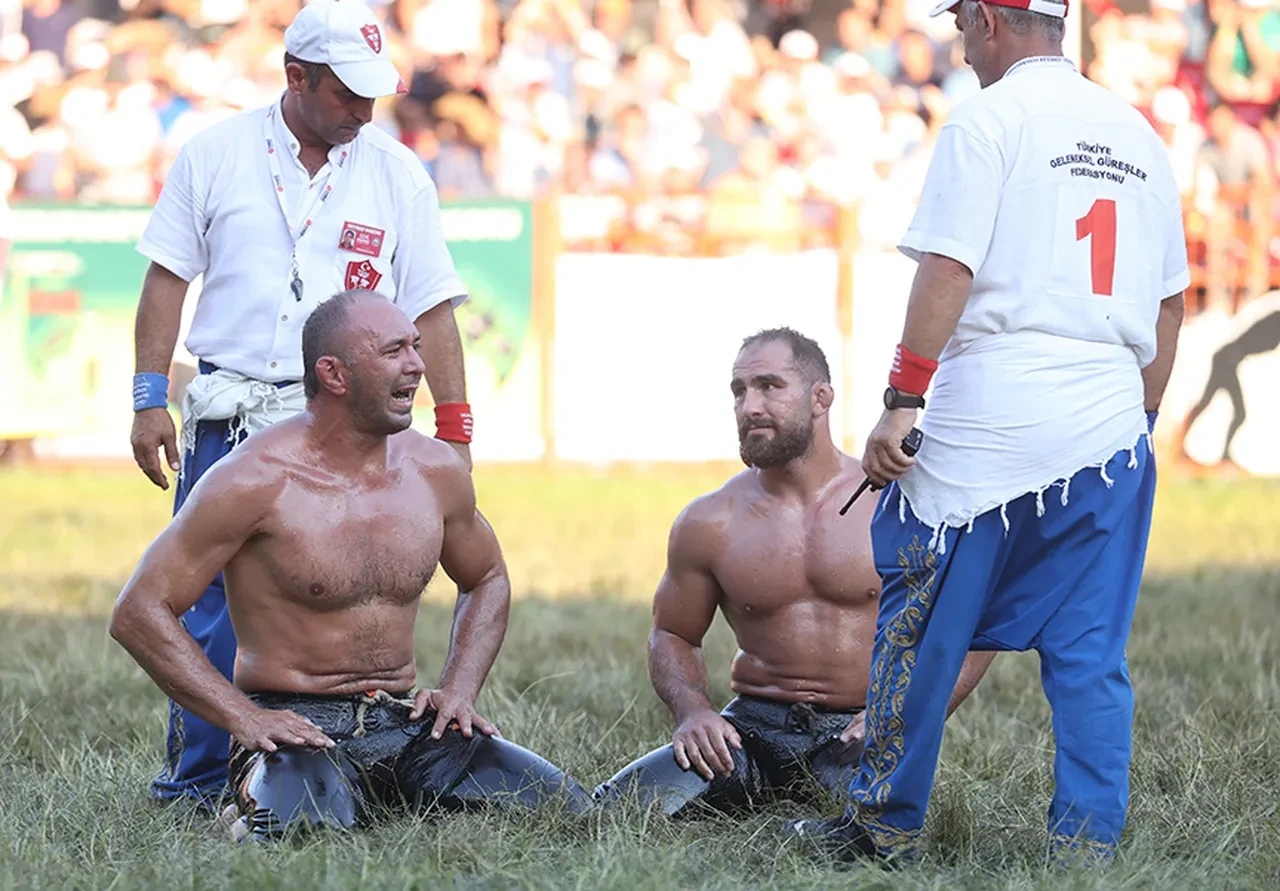 Kırkpınar Yağlı Güreşleri hangi kanalda, saat kaçta? Başpehlivanlık final mücadelesine saatler kaldı