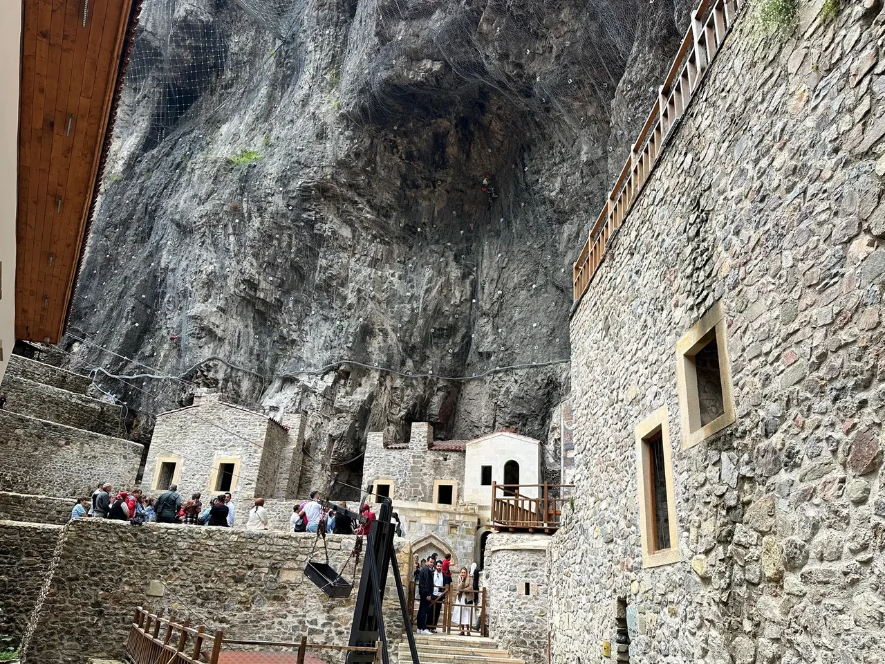 Tarihte bir ilk! İşte Sümela Manastırı'nın hiç görülmemiş benzersiz bölümleri... 