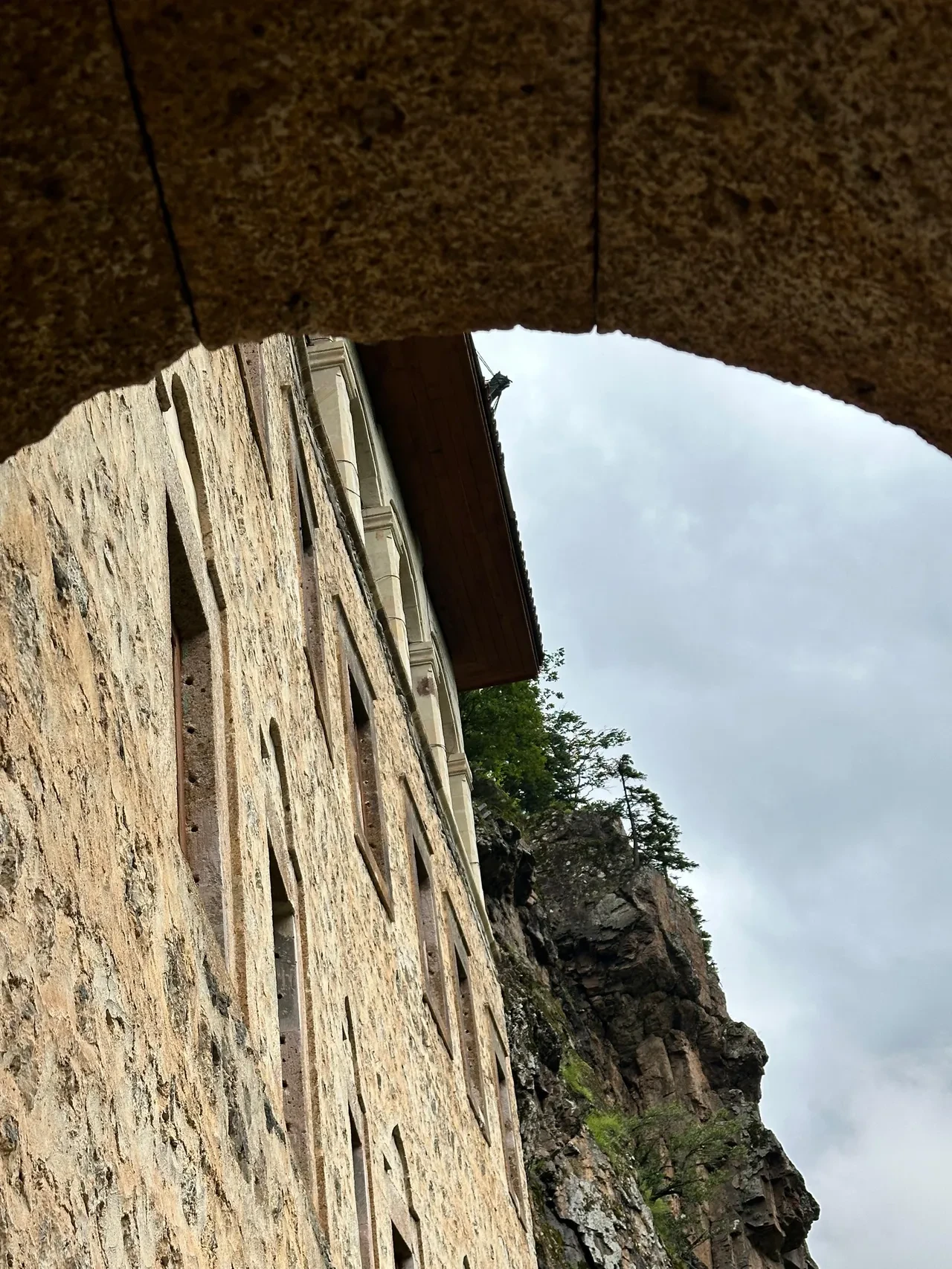 Tarihte bir ilk! İşte Sümela Manastırı'nın hiç görülmemiş benzersiz bölümleri... 