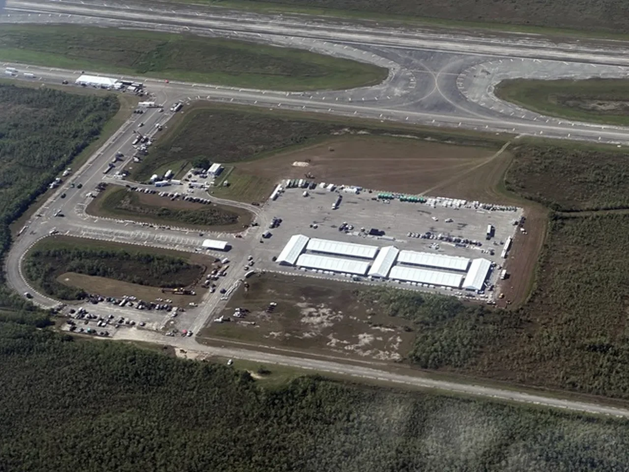 ''Timsah Alcatraz'ı''nda tek tehlike vahşi hayvanlar değil! Trump'ın göçmen merkezi ölümcül sineklerle kaplı