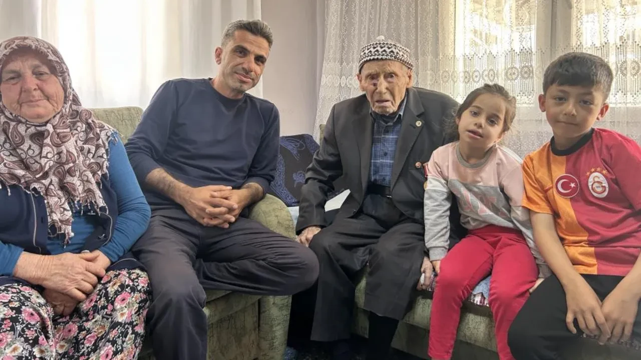 Torununun torununu gördü! İşte 103 yaşındaki Derviş amcanın uzun yaşam sırrı 