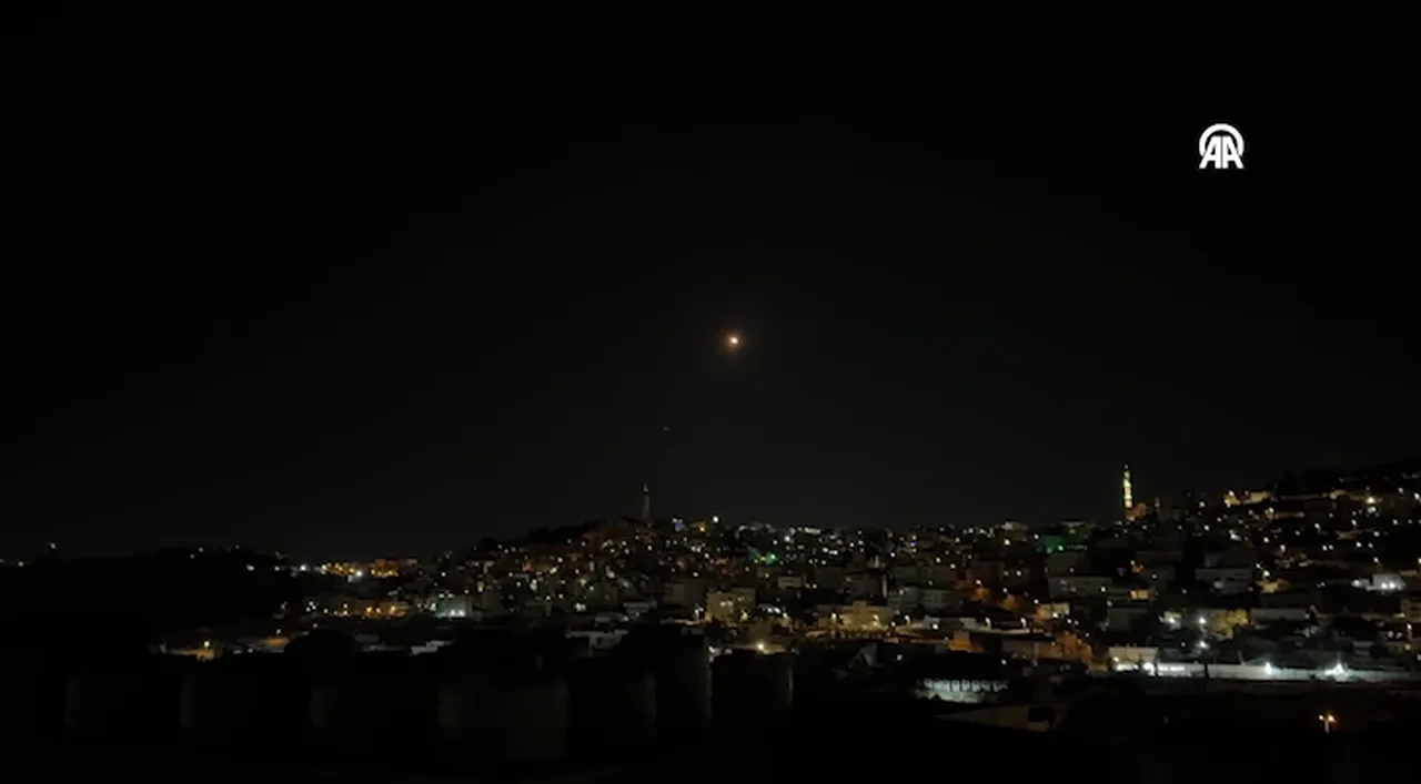 Yemen füzelerle vurdu, İsrail 'düşürdük' dedi