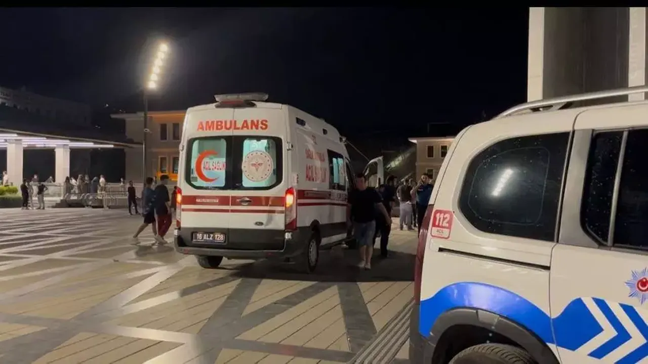 14 yaşındaki kız bıçakla dehşet saçtı! Korku dolu anlar kamerada