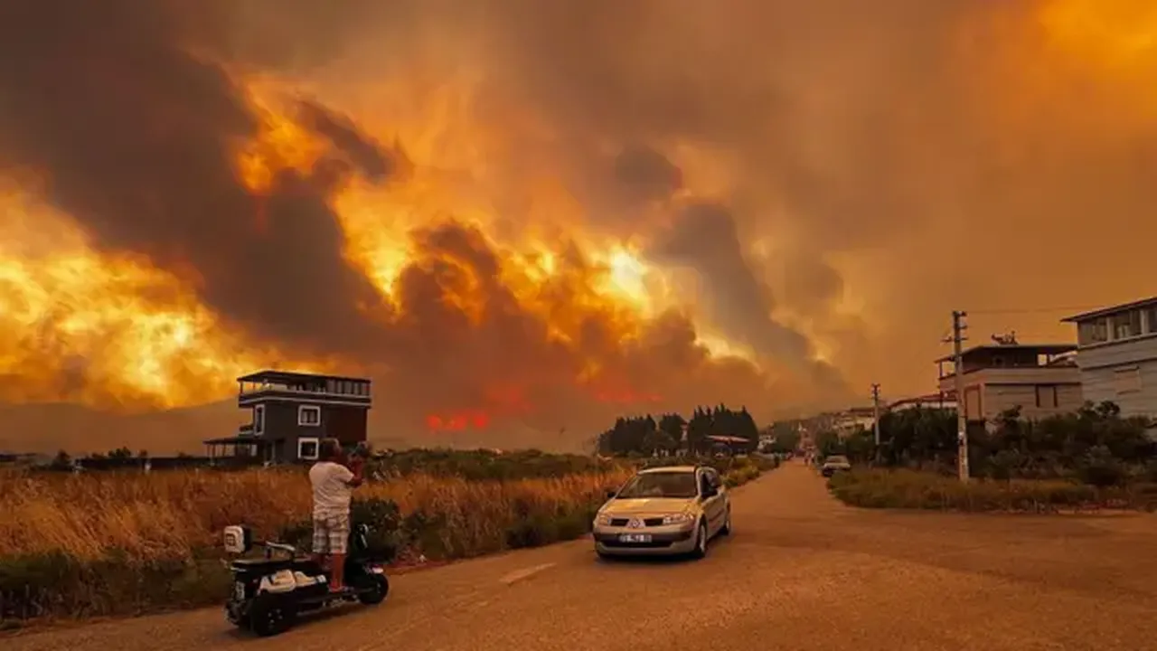 Bakan Tunç'tan orman yangınlarıyla ilgili açıklama! 'Yeşil vatana kastedenler hesap verecek' 