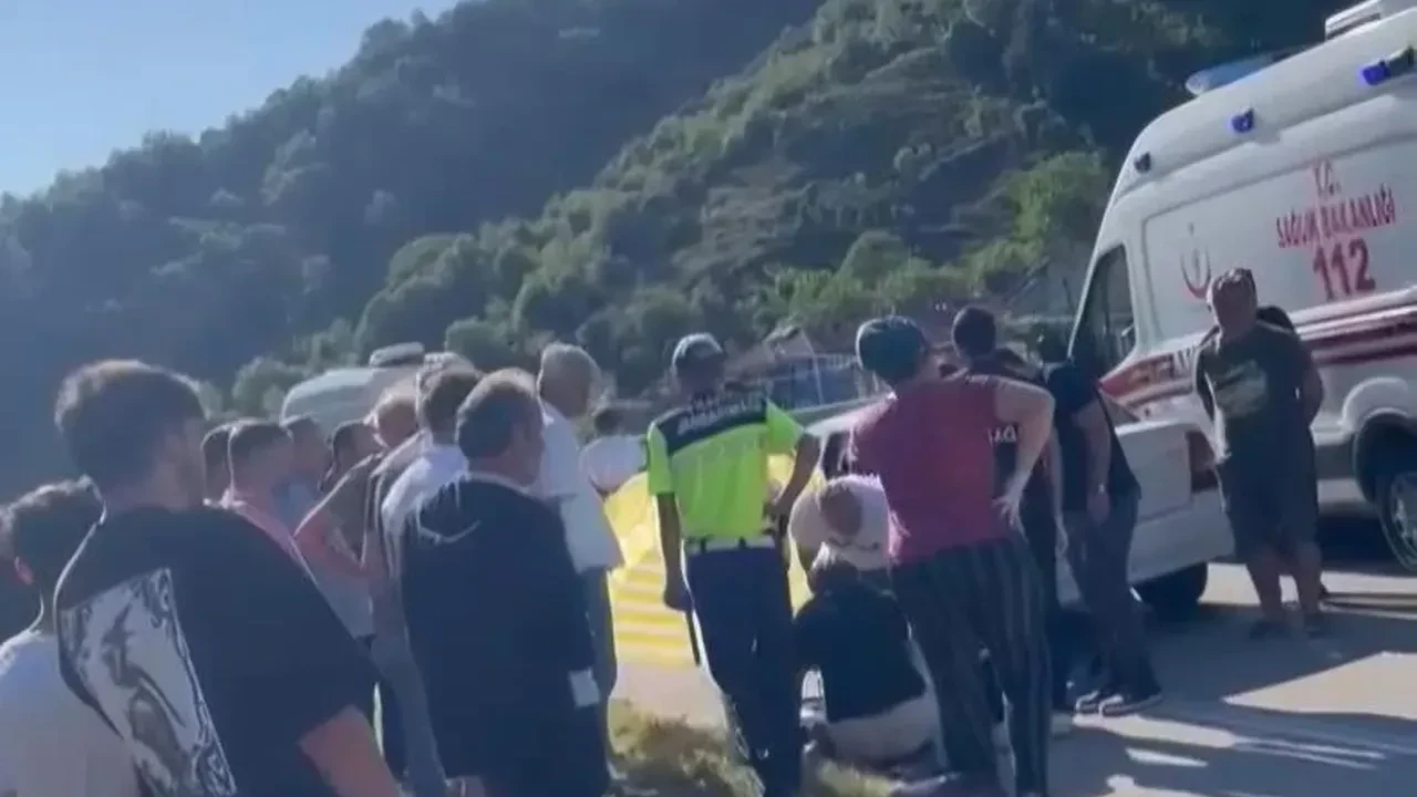 Bartın’da motosiklet kazası yürekleri ağza getirdi!