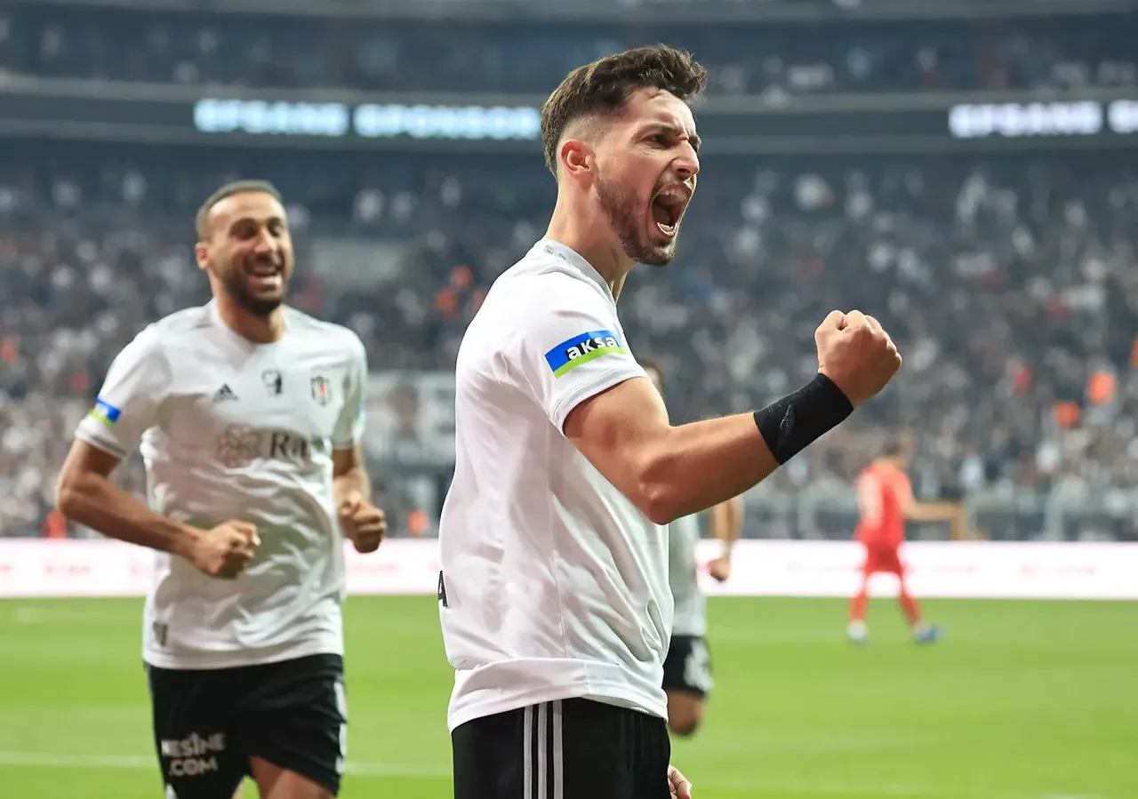 Beşiktaş'tan Tayyip Talha Sanuç kararı