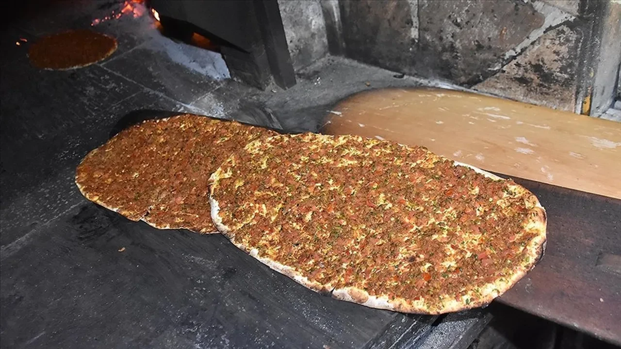 En pahalı lahmacun o şehirde! 2025 ilk çeyreğinin lahmacun endeksi açıklandı! 
