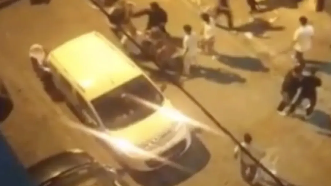 Esenyurt'ta halay başı kavgası! Tekme tokat birbirlerine girdiler 