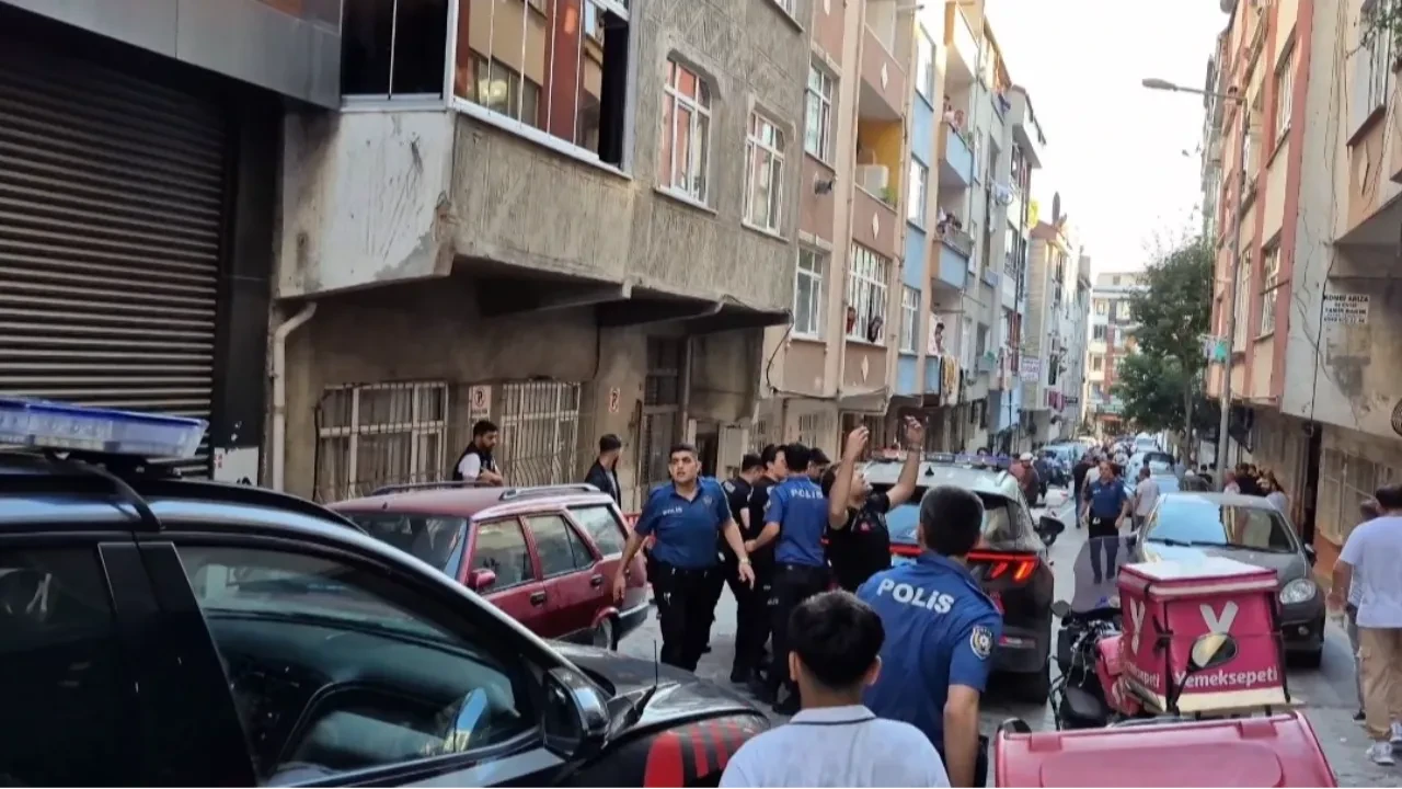 İstanbul'da devriye görevindeki polislere bıçaklı saldırı