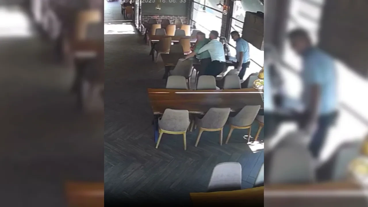 Kahraman garson hayat kurtardı! O anlar kamerada