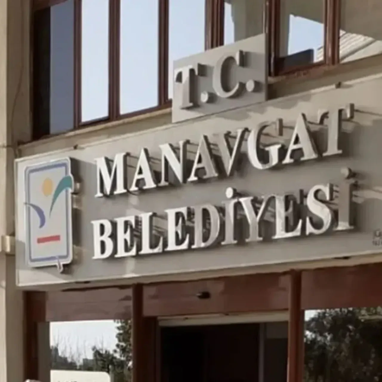 Manavgat Belediyesi'ne yolsuzluk operasyonunda 6 tutuklama