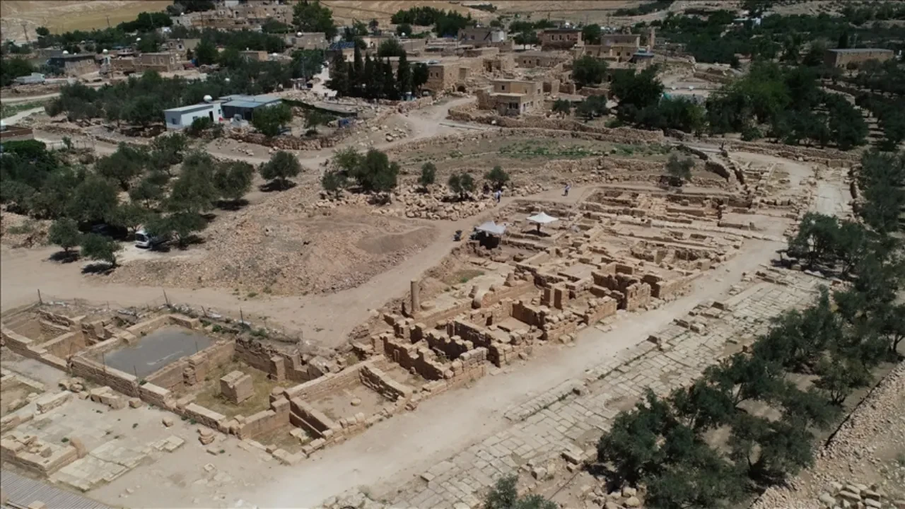 Mardin'de 1500 yıllık mozaik: Dara Antik Kenti'nde bulundu