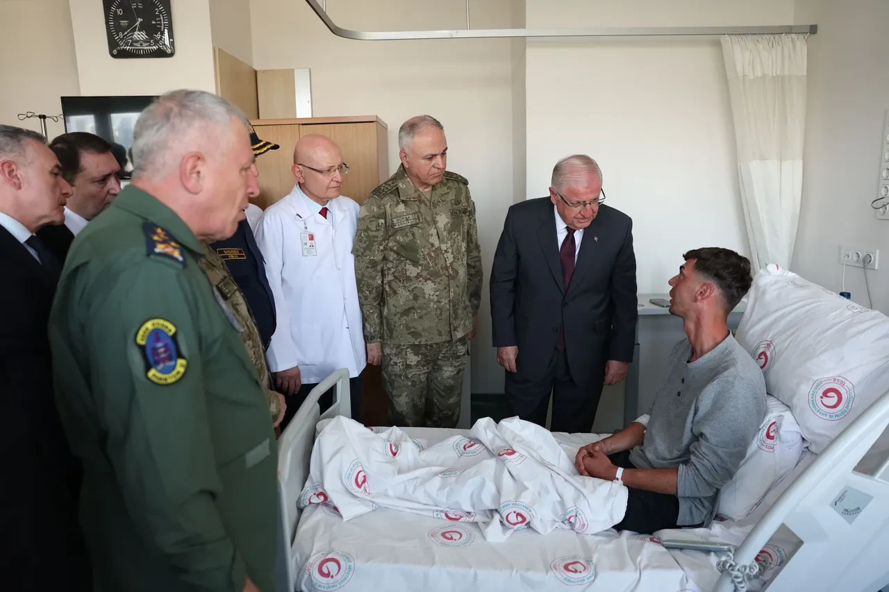 Metan gazından zehirlenen askerlerin tedavisi sürüyor: Bakan Güler ziyaret etti
