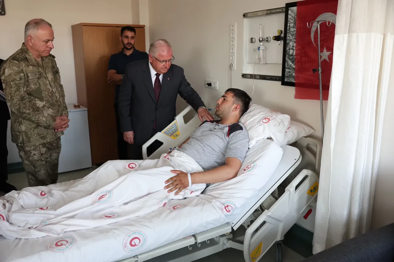 Metan gazından zehirlenen askerlerin tedavisi sürüyor: Bakan Güler ziyaret etti
