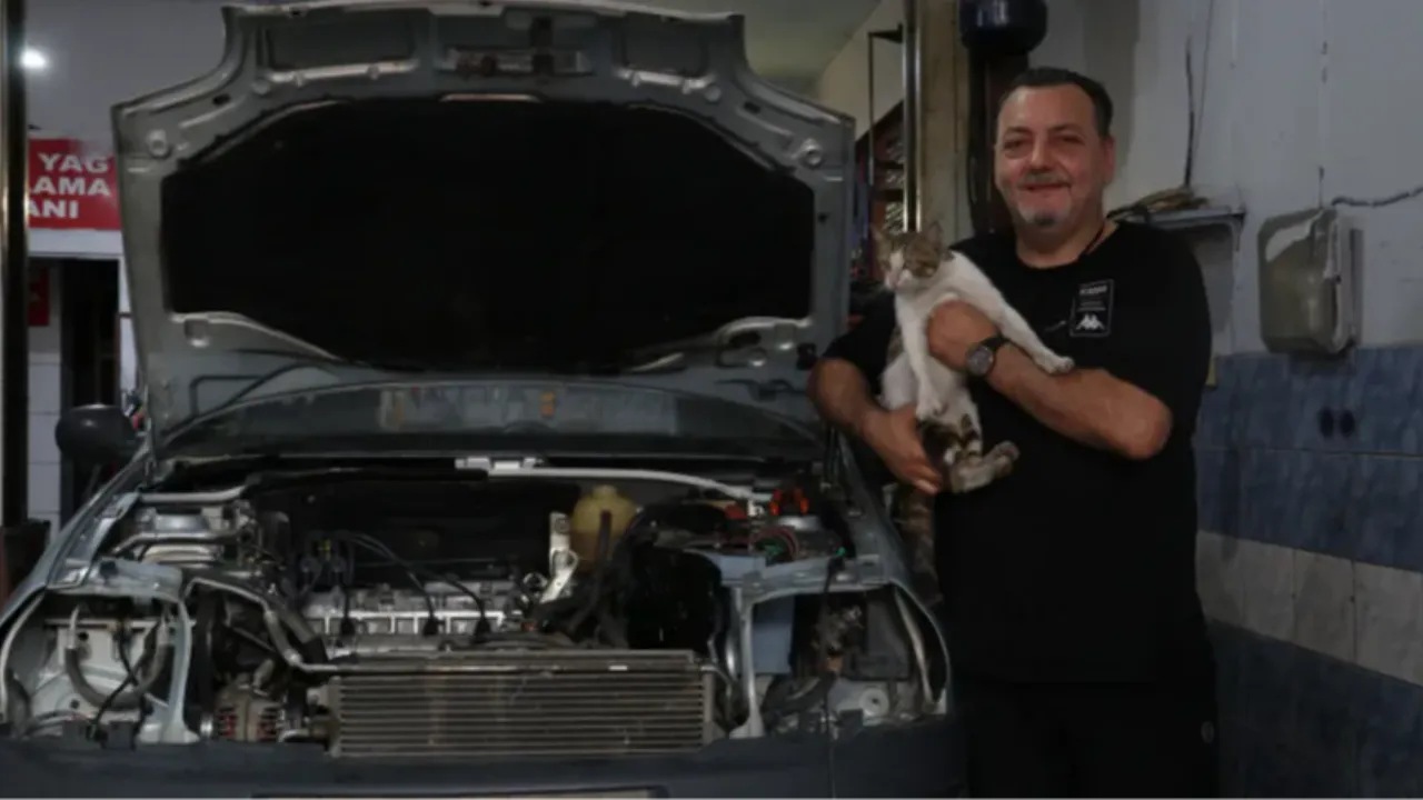 Motor ustası 'Psikopat' esnafın maskotu oldu! 'Onun yüzünden iş yapamıyorum' 