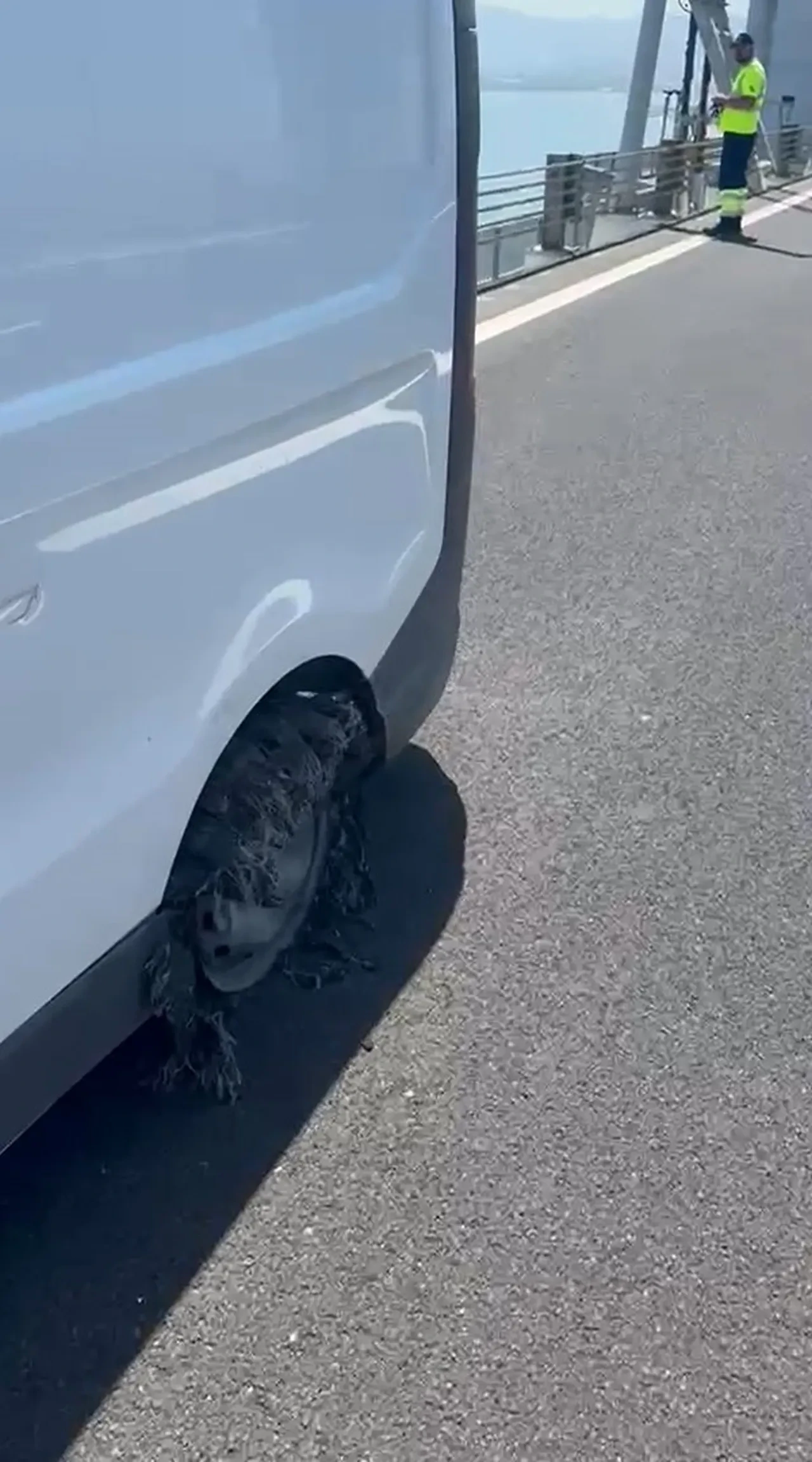 Osmangazi Köprüsü'nde gizemli tehlike: Aynı noktada yine araç lastikleri patladı