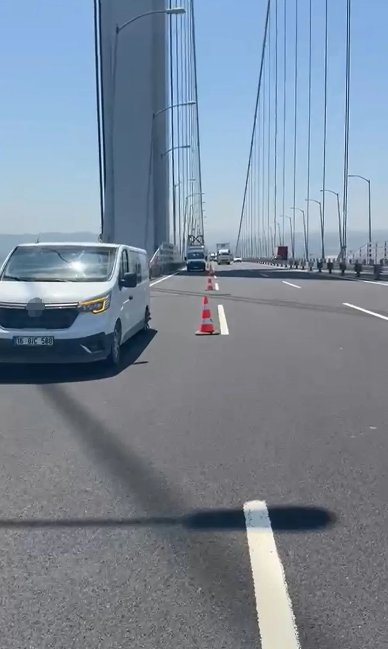 Osmangazi Köprüsü'nde gizemli tehlike: Aynı noktada yine araç lastikleri patladı