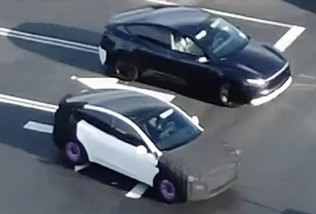 Tesla prototipi spekülasyonlara yol açtı! Küçük ve ucuz Model Y mi geliyor?