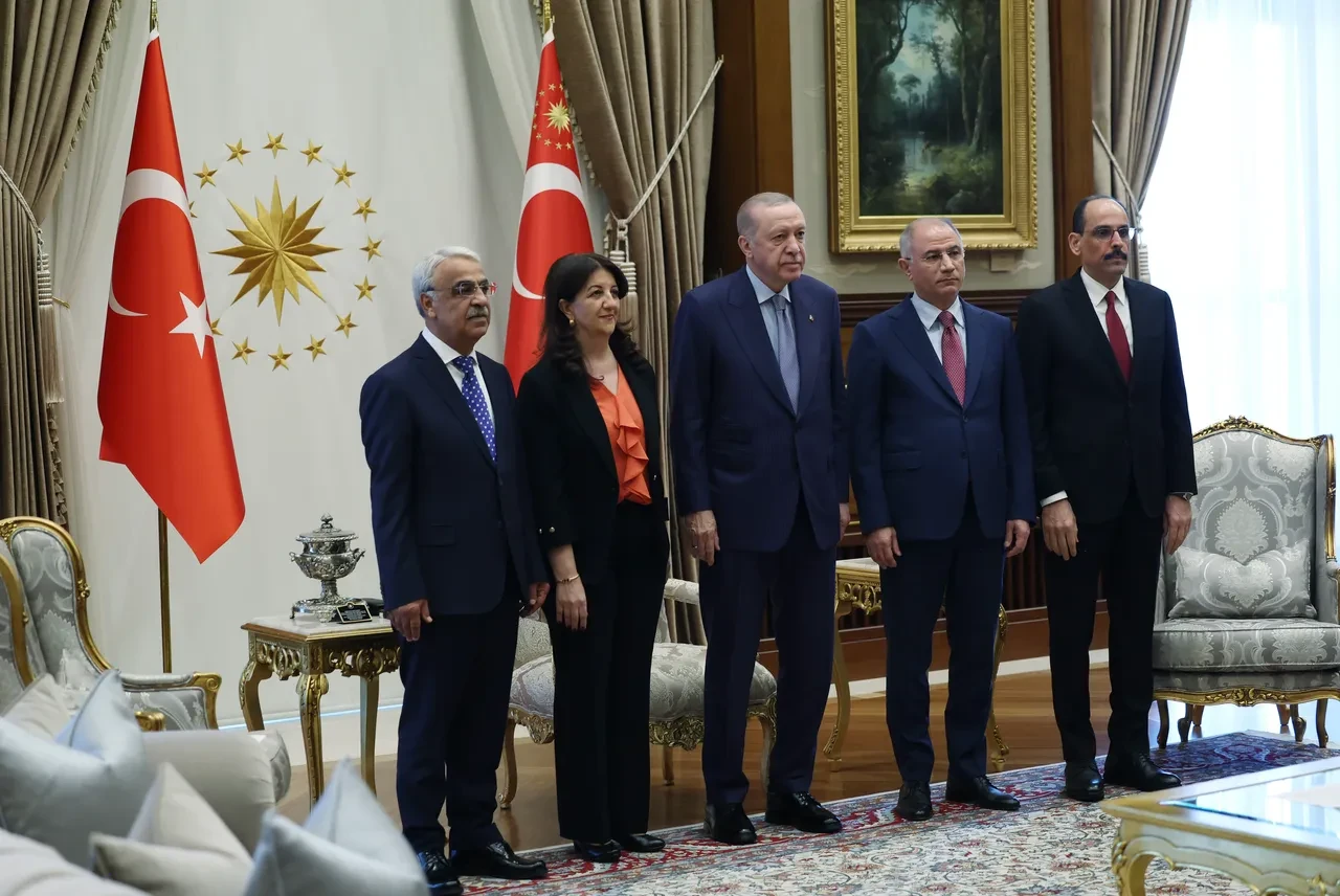 Beştepe'de kritik temas! Cumhurbaşkanı Erdoğan - DEM heyeti görüşmesi sona erdi