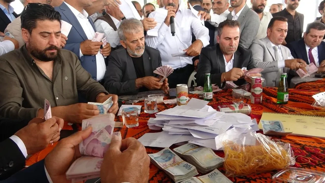 Yok böyle düğün: Takı yarışına girdiler! Altın ve para miktarı dudak uçuklattı