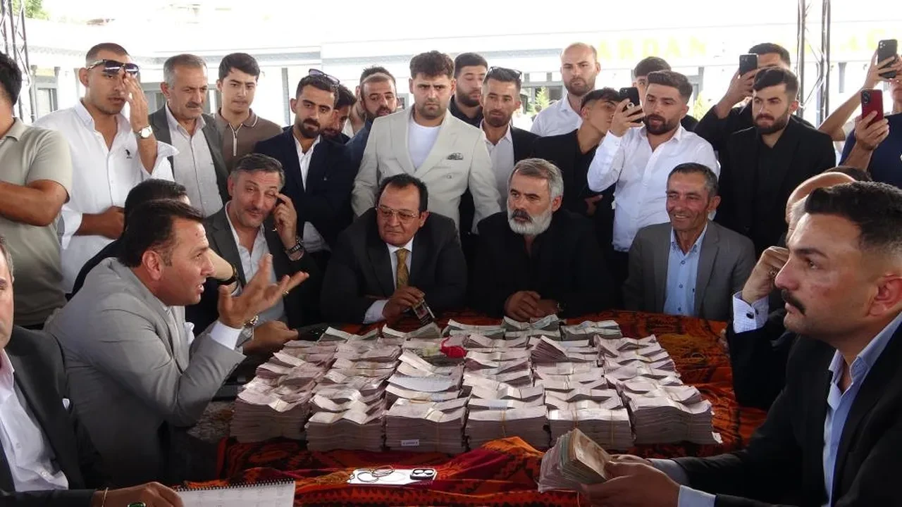 Yok böyle düğün: Takı yarışına girdiler! Altın ve para miktarı dudak uçuklattı