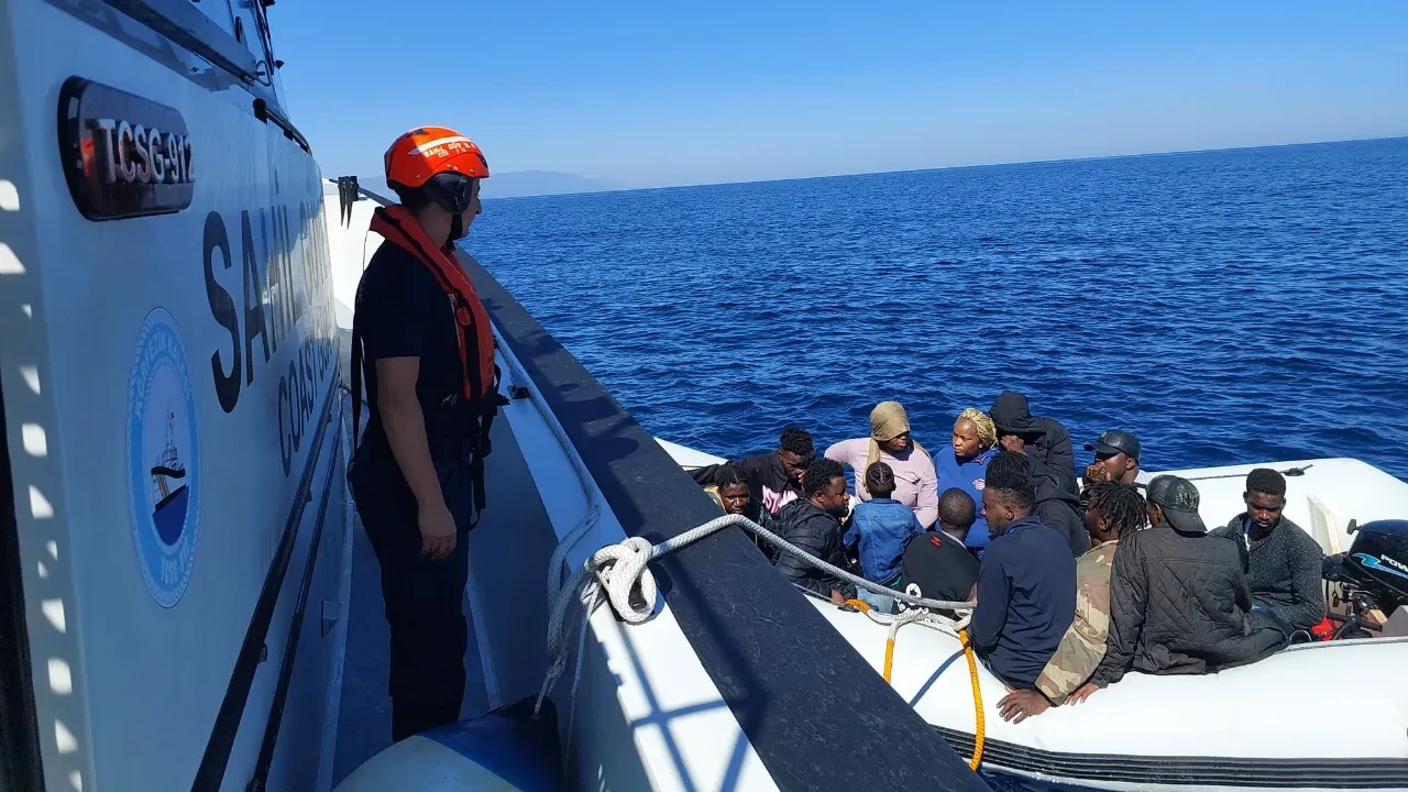 Yunanistan'a kaçmaya çalışan düzensiz göçmenler İzmir'de yakalandı