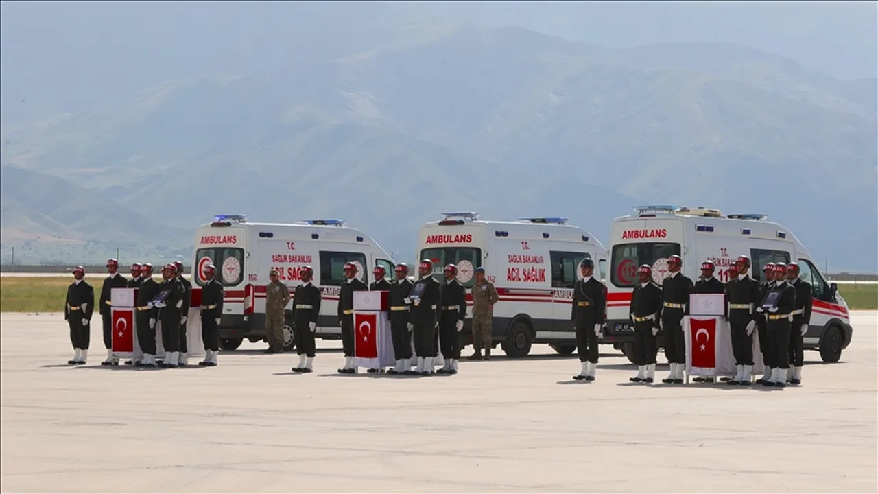 12 asker metan gazı nedeniyle hayatını kaybetmişti! Şehitlerimizin cenaze töreni