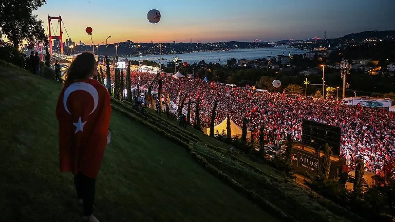 14 Temmuz resmi tatil mi 2025? Tatilin uzatılma ihtimali sosyal medyada