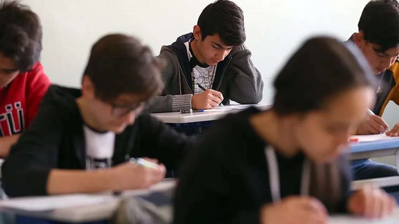 4+4+4 eğitim sistemi vatandaşa soruldu! Anketten çıkan sonuç net: Yeniden ele alınmalı