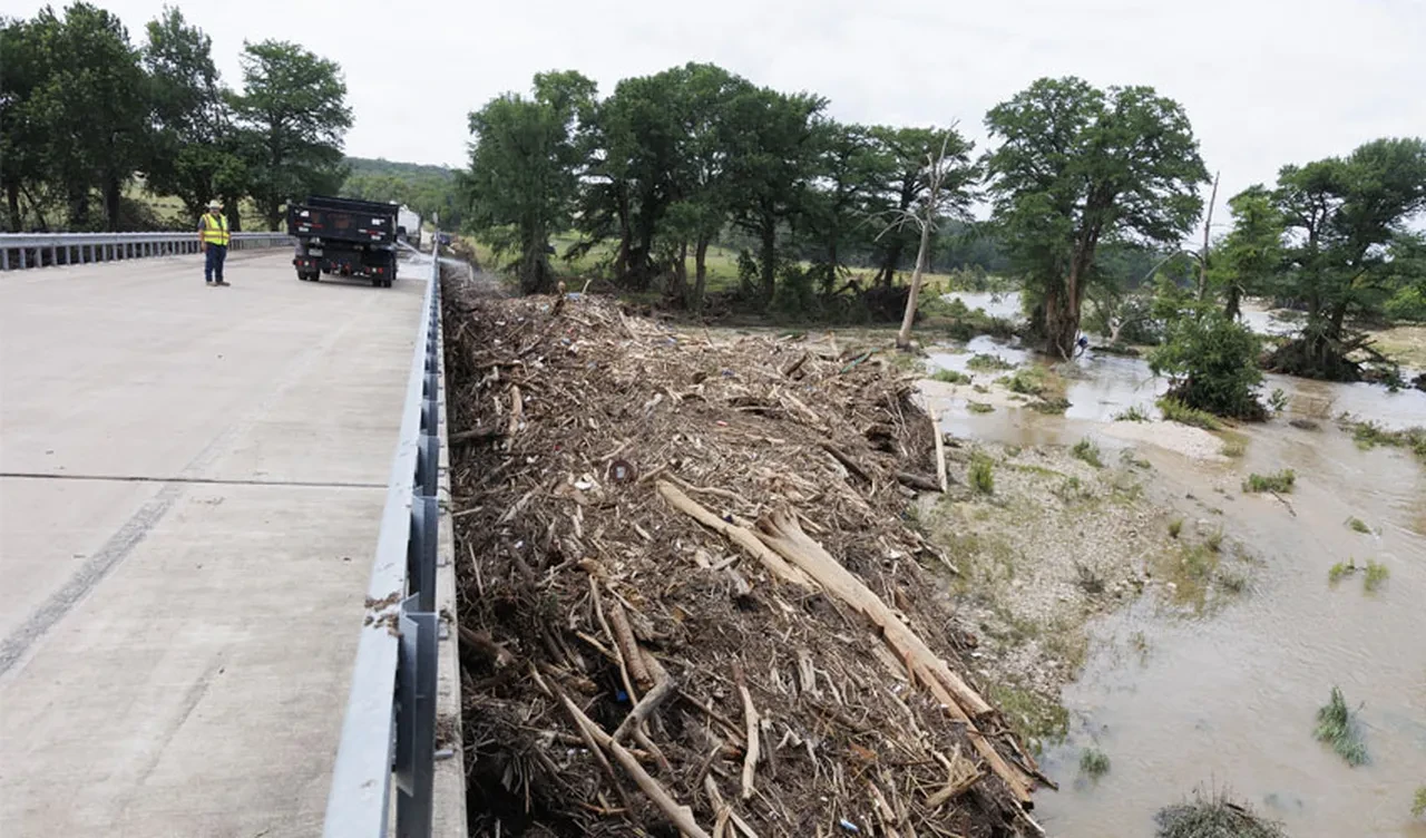 ABD'deki sel felaketinde can kaybı 100'ü aştı