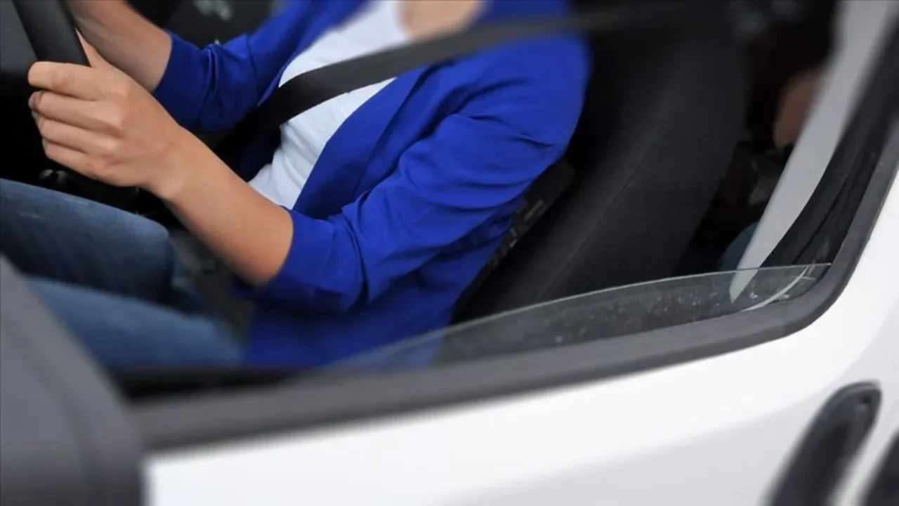 Arabada klima açmadan ısı düşürme yöntemi! İki hamlede taktik verdi: Sosyal medyada viral oldu