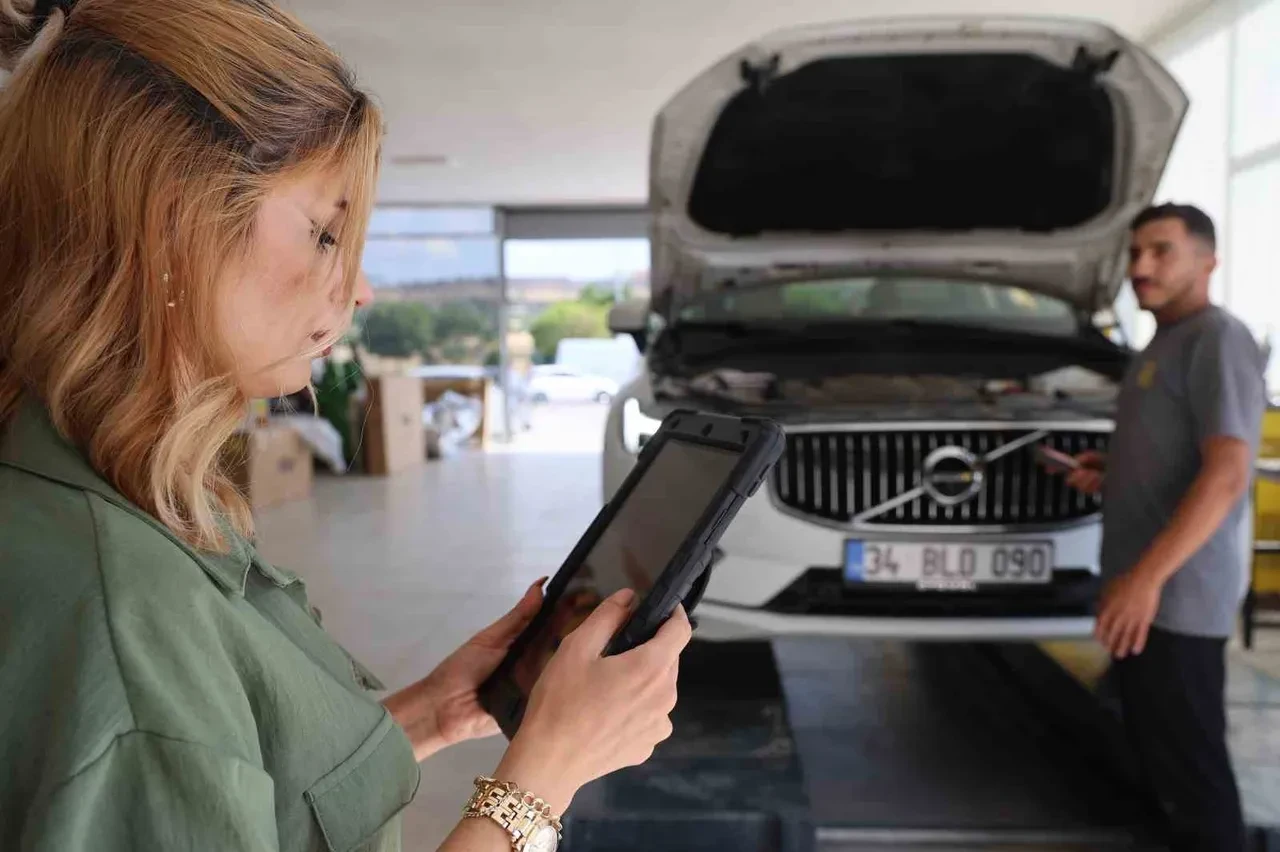 Arabada klima açmadan ısı düşürme yöntemi! İki hamlede taktik verdi: Sosyal medyada viral oldu