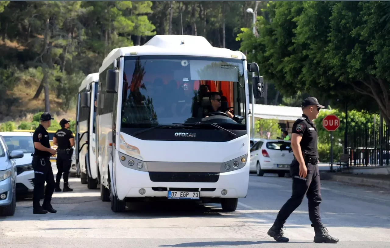 Baklava kutusundaki euroları açıkladı! Manavgat Belediye Başkan Yardımcısı Tüter hakkında karar verildi