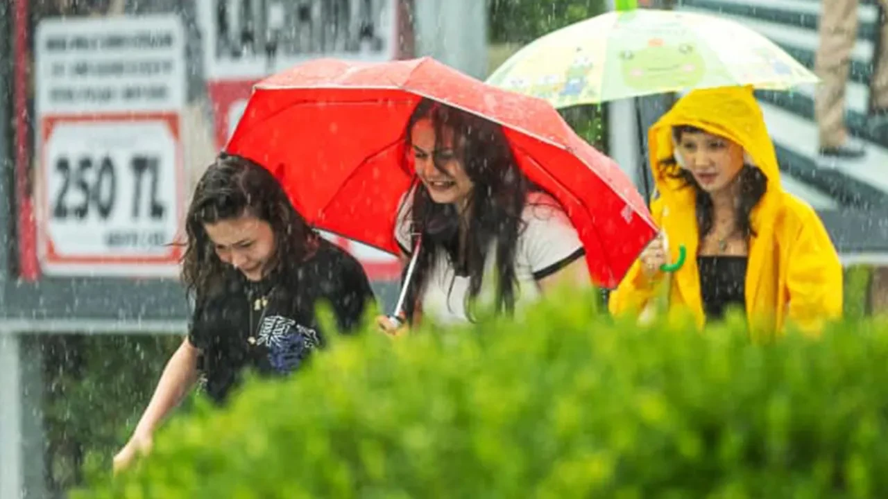 Meteoroloji 10 ili saat vererek uyardı! Gök gürültülü sağanak geliyor