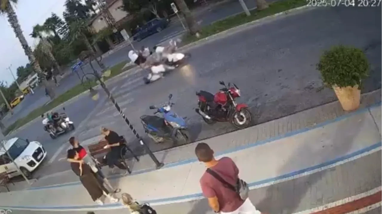 Böyle kaza görülmedi! Turistlerin ayakları yerden kesildi