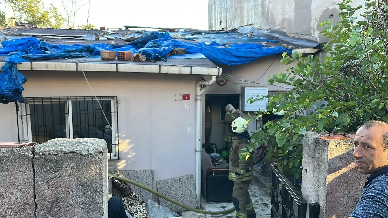 Çakmakla oynayan çocuk evi yaktı! Anneanne ve torunu mahsur kaldı