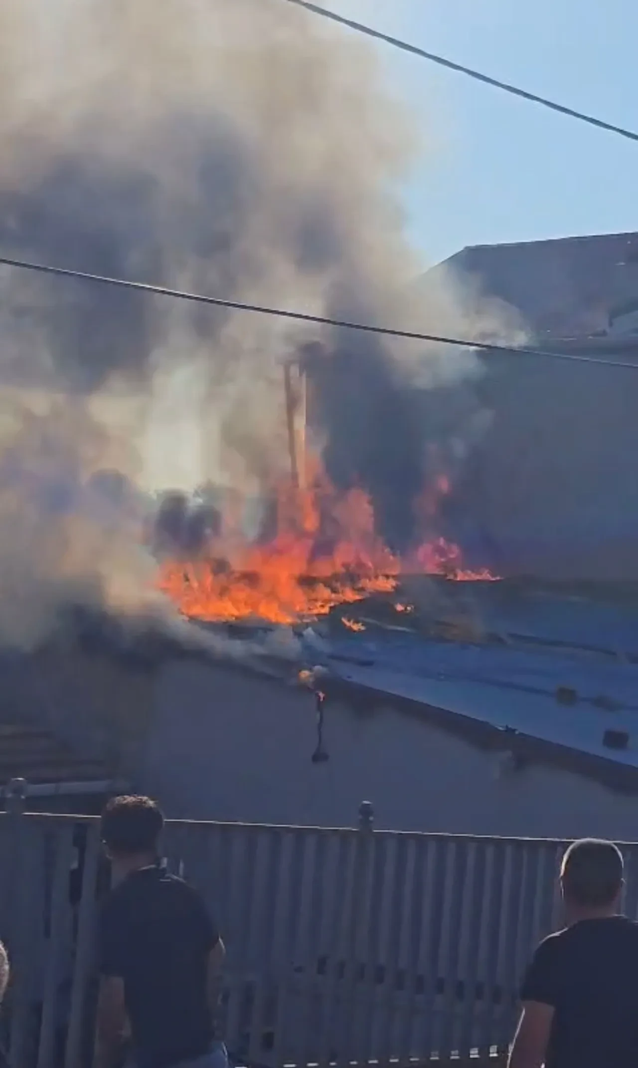Çakmakla oynayan çocuk evi yaktı! Anneanne ve torunu mahsur kaldı