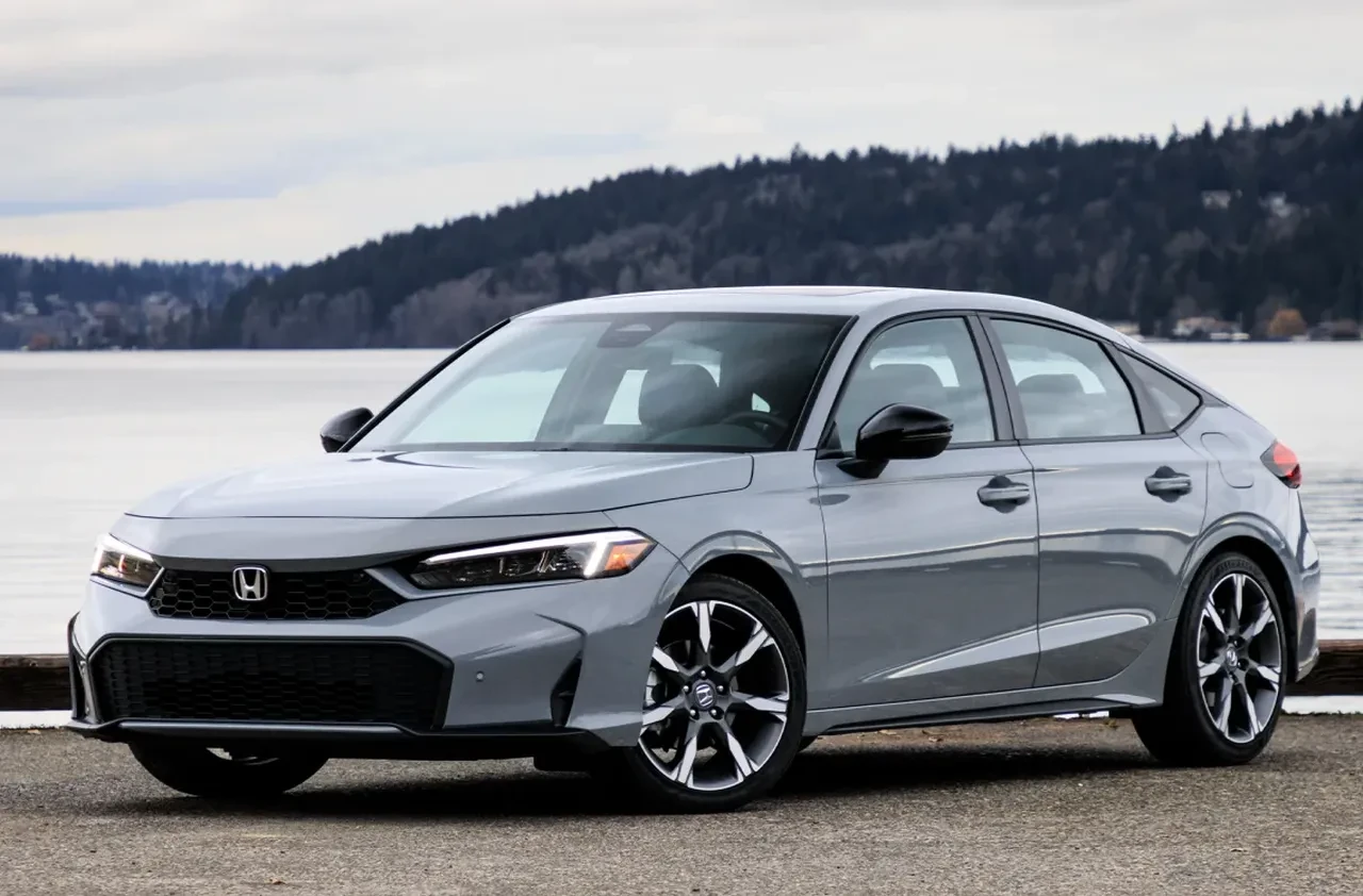 Daha az yakanı yok! En az tüketimle en çok yol giden 10 Japon hibriti