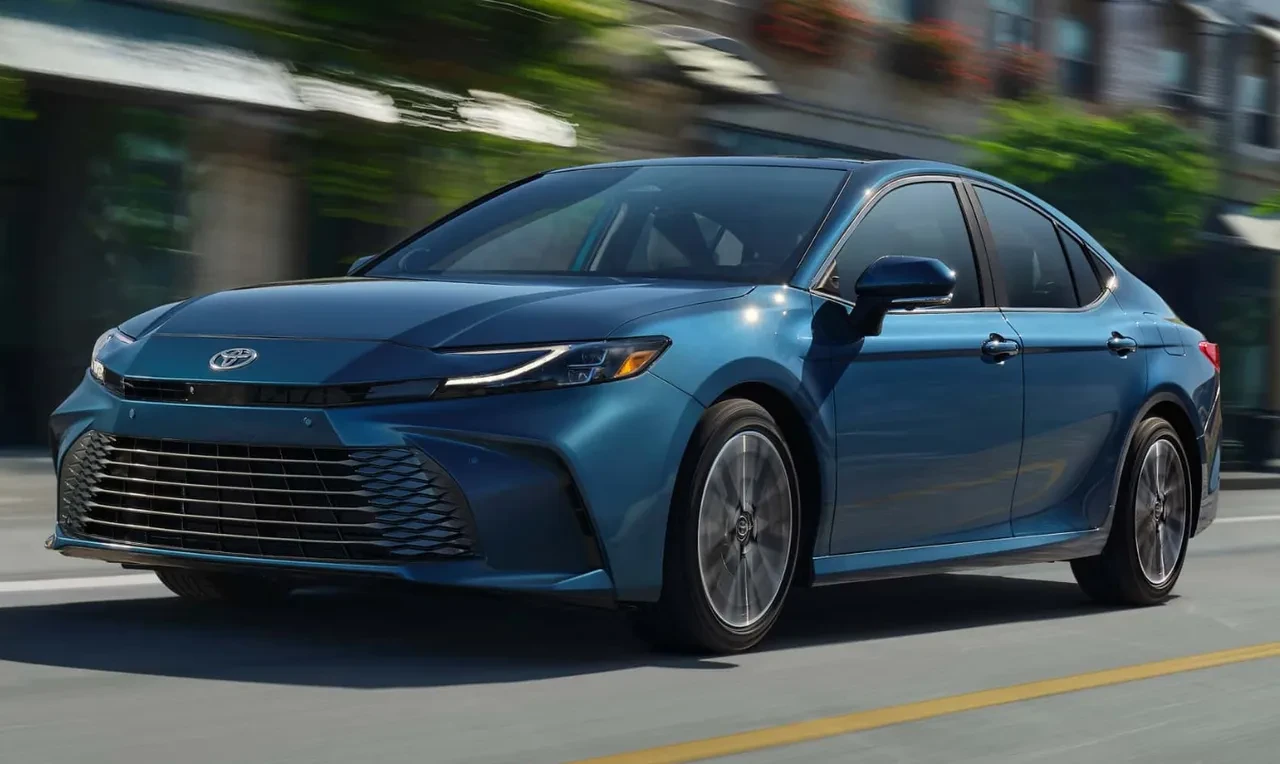 Daha az yakanı yok! En az tüketimle en çok yol giden 10 Japon hibriti