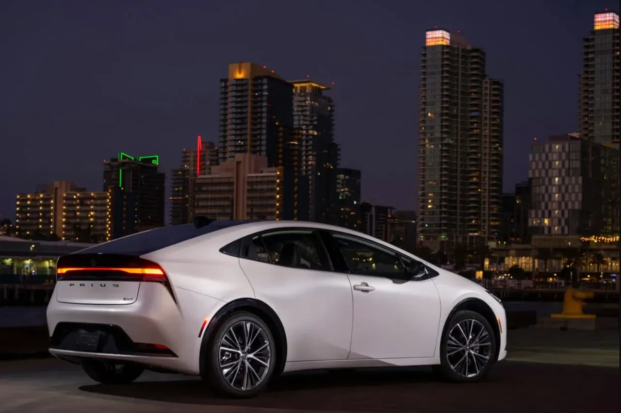 Daha az yakanı yok! En az tüketimle en çok yol giden 10 Japon hibriti