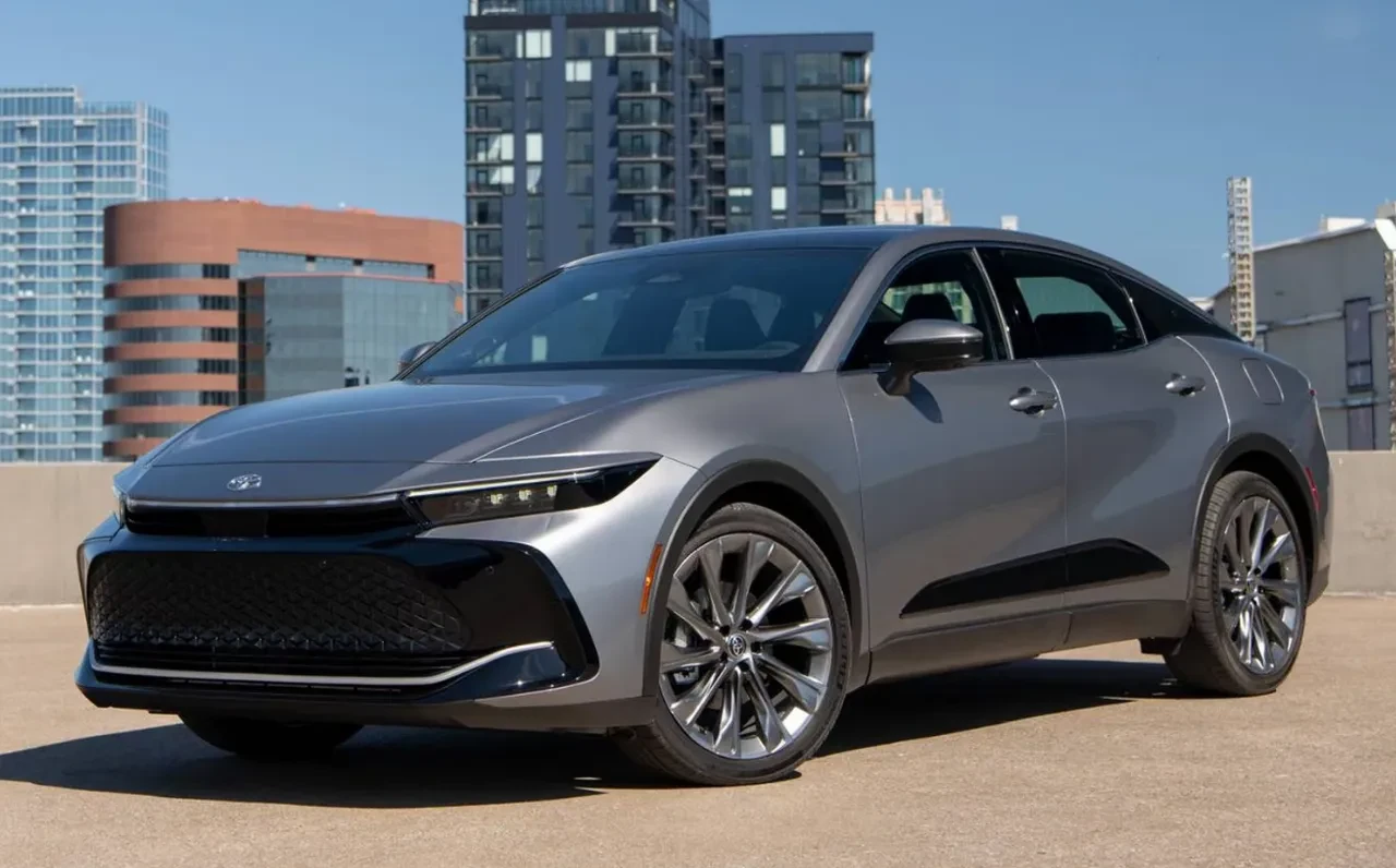 Daha az yakanı yok! En az tüketimle en çok yol giden 10 Japon hibriti