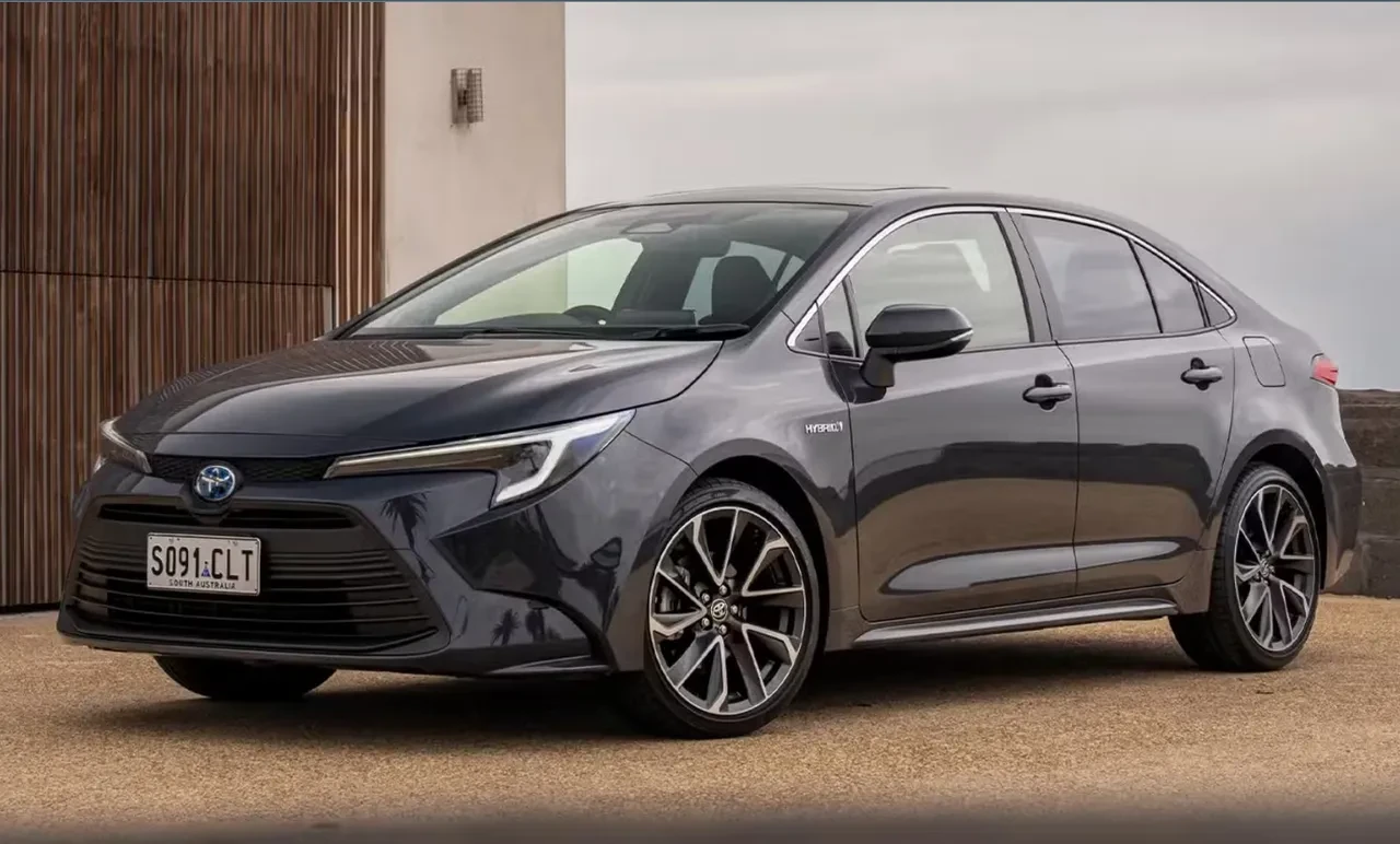 Daha az yakanı yok! En az tüketimle en çok yol giden 10 Japon hibriti