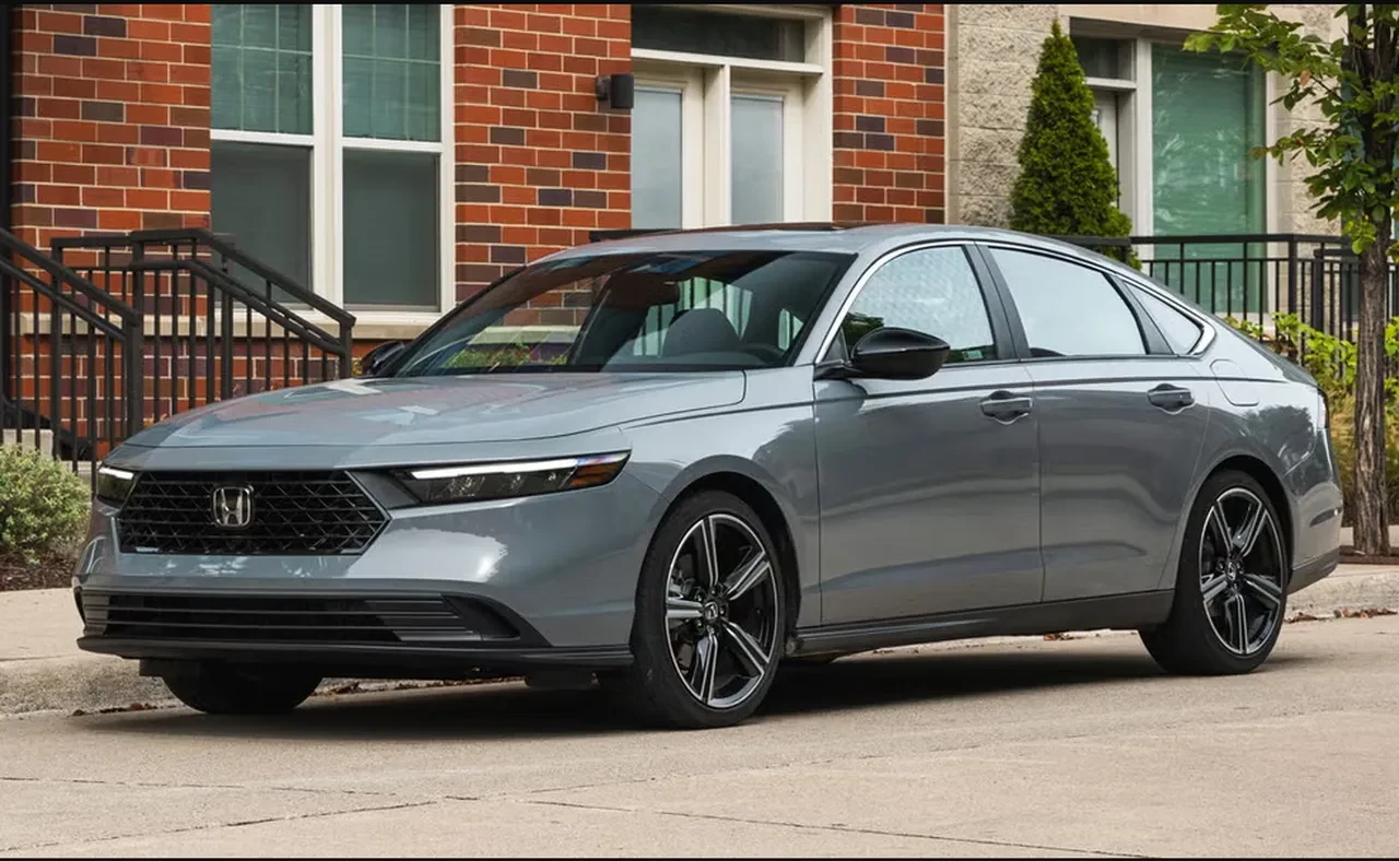 Daha az yakanı yok! En az tüketimle en çok yol giden 10 Japon hibriti