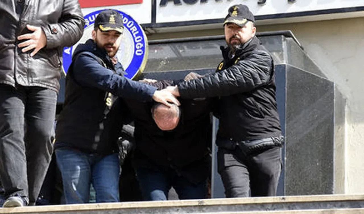 Eşi ve oğlunu öldürdükten sonra cesetlerini parçalara ayırmıştı! Kan donduran detaylar ortaya çıktı!