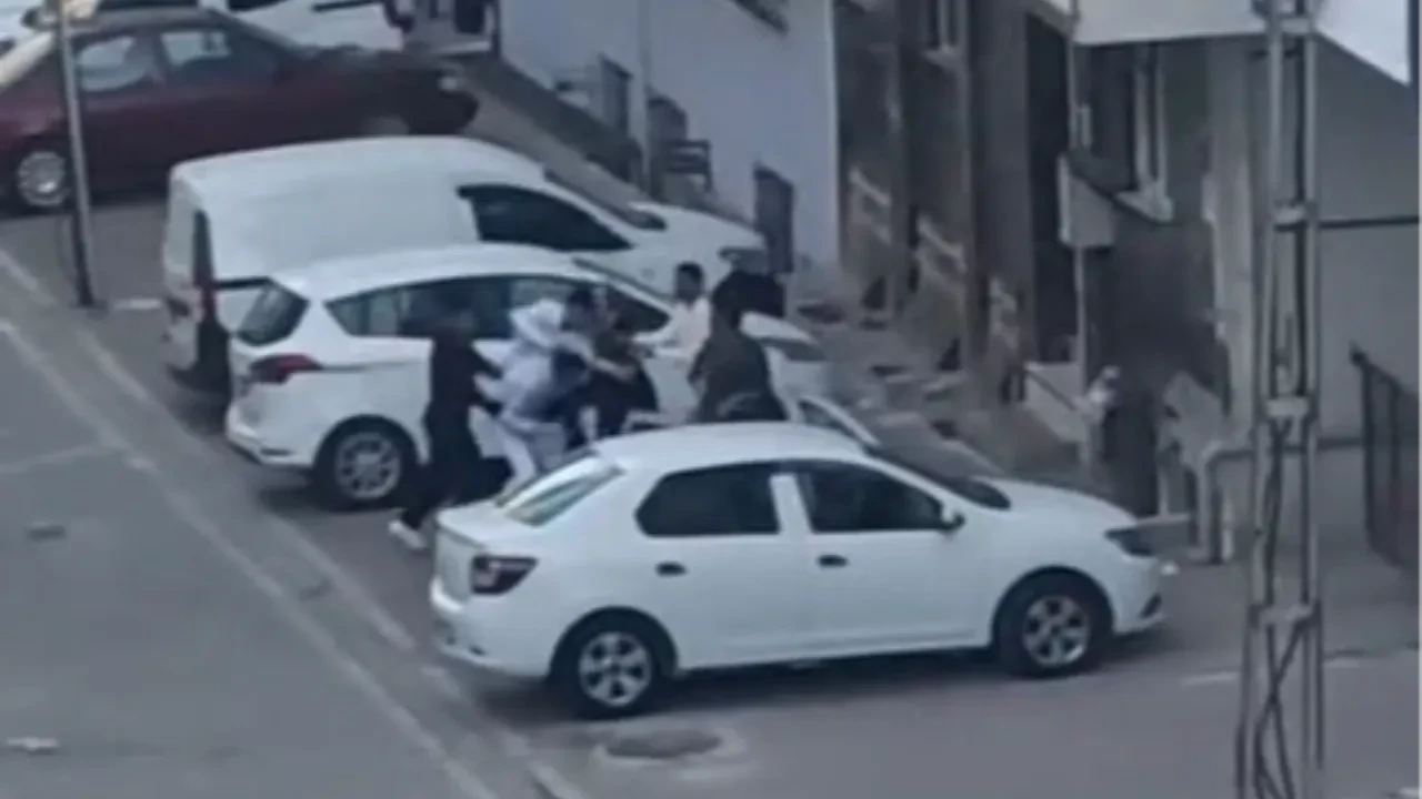 Küfür tartışmasında ortalık karıştı savaş alanına döndü! 