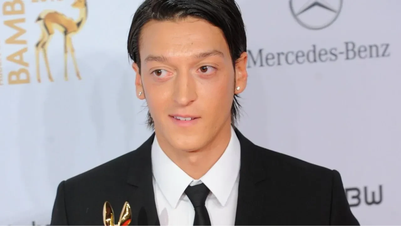 /spor/mesut-ozil-isbasi-yapiyor-turk-futbolunda-yeni-donem-3232839
