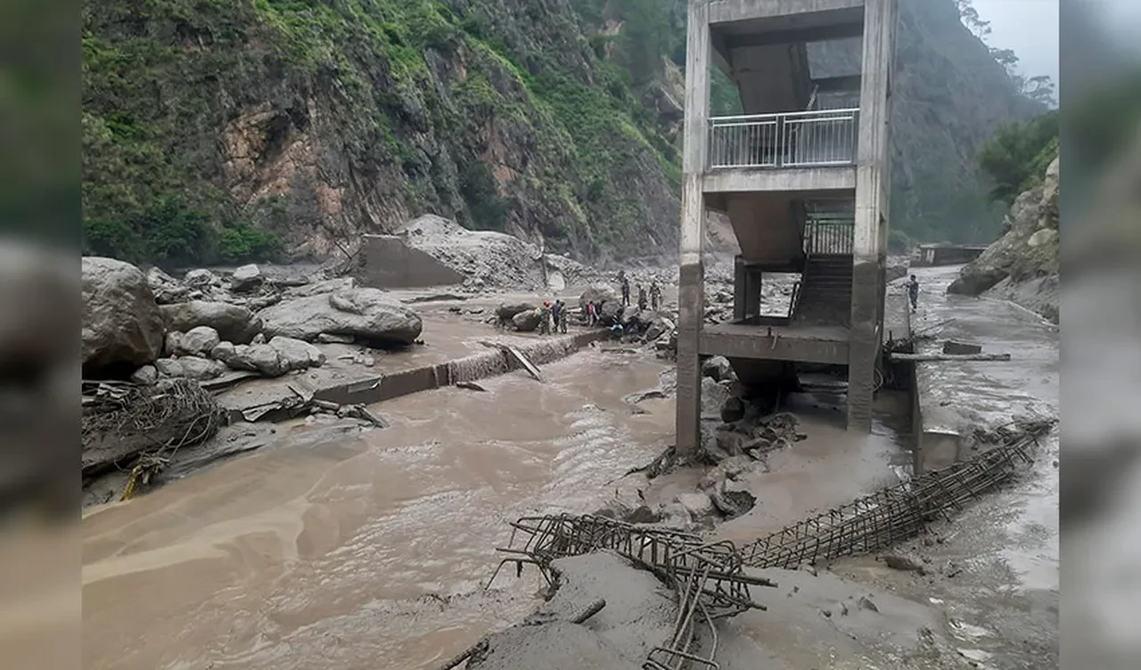 Nepal ve Çin sınırını sel vurdu! Ölü ve kayıplar var
