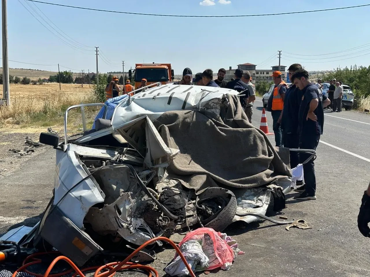 Otomobil kamyonla çarpıştı! Baba ve kızı hayatını kaybetti
