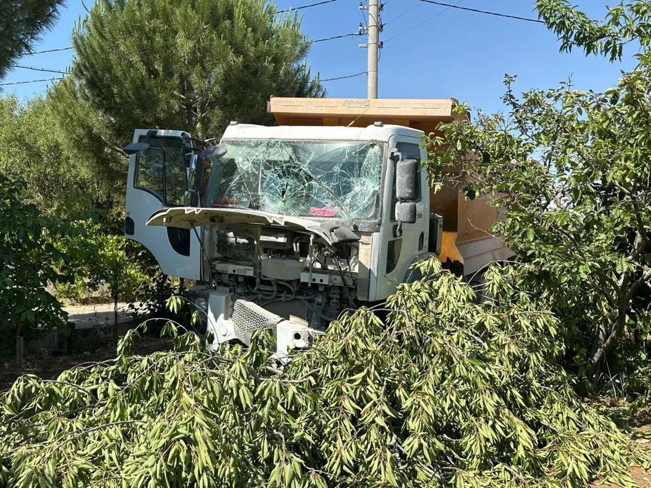 Otomobil kamyonla çarpıştı! Baba ve kızı hayatını kaybetti