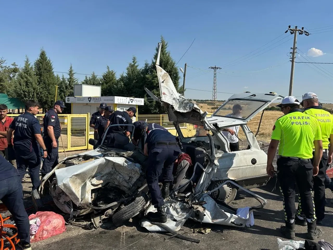 Otomobil kamyonla çarpıştı! Baba ve kızı hayatını kaybetti
